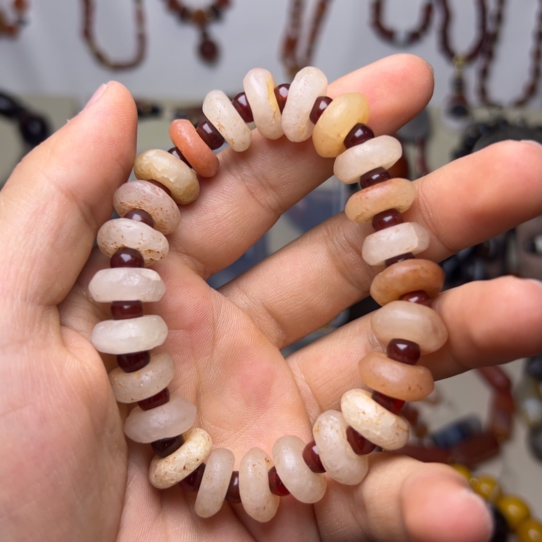 石英质玉颈饰合金