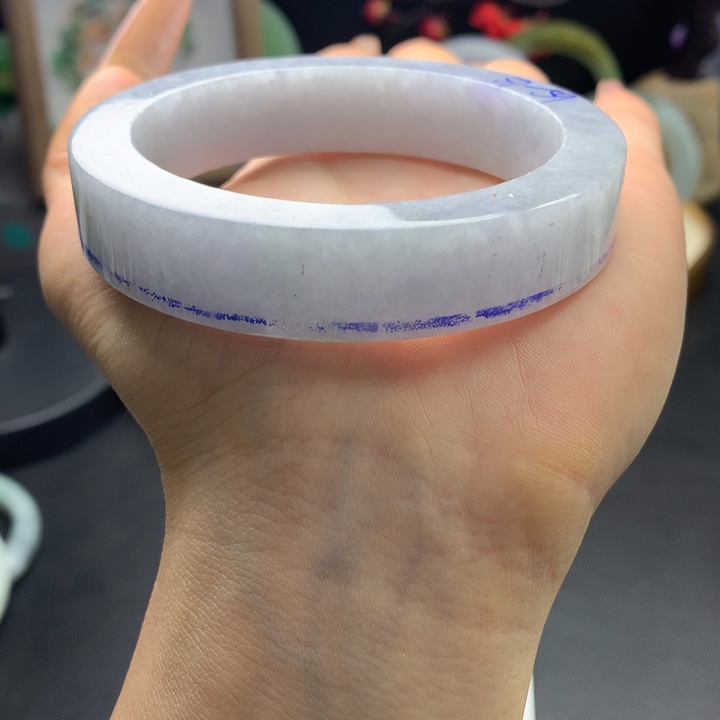 定制翡翠未镶嵌手镯5.