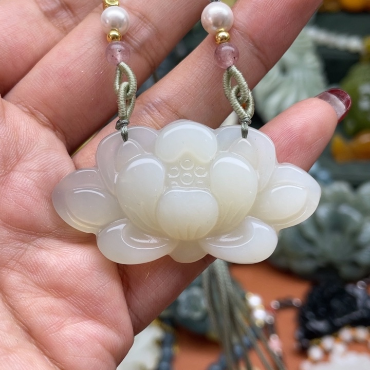 蛇纹石玉吊坠未镶嵌