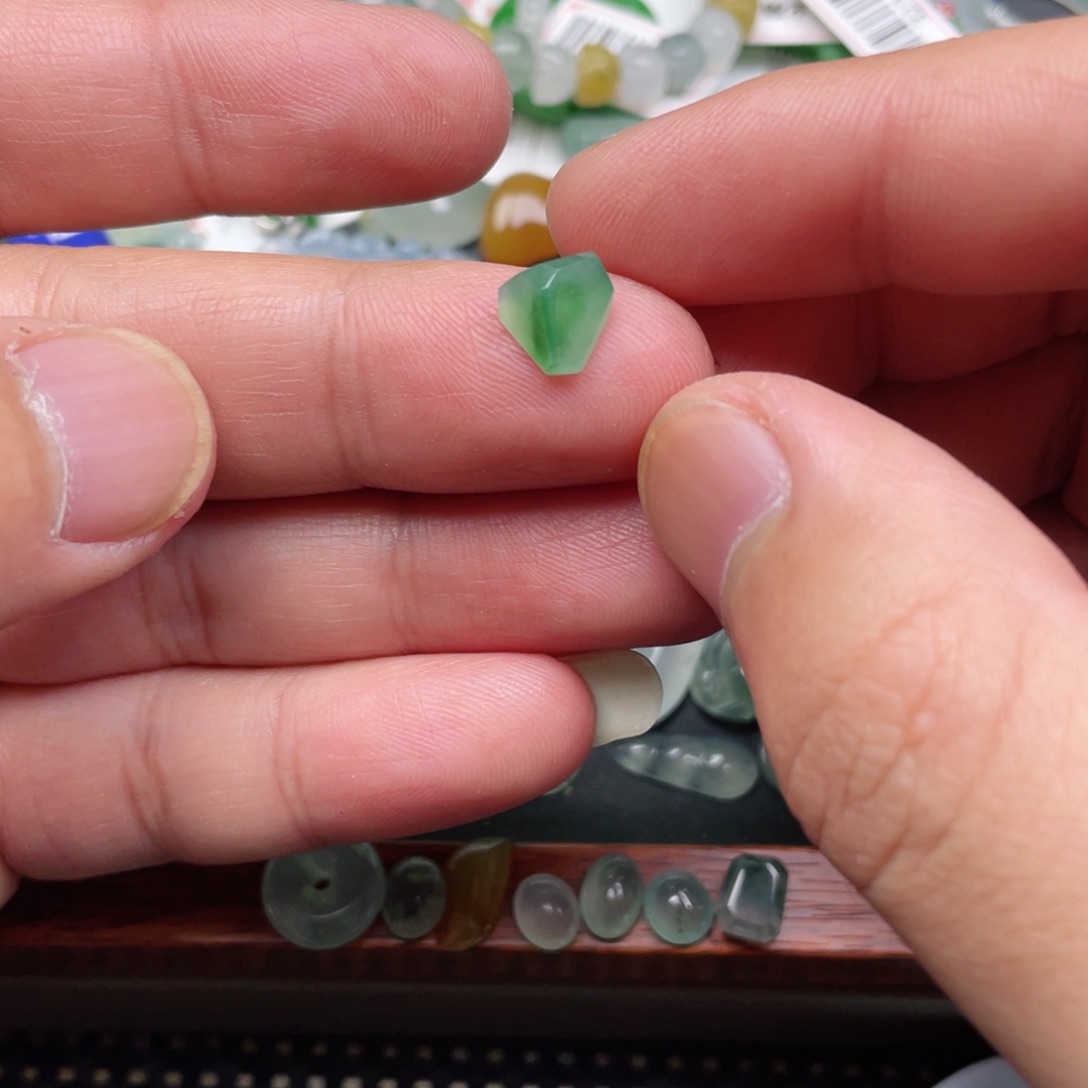 翡翠颈饰未镶嵌缅甸翡翠