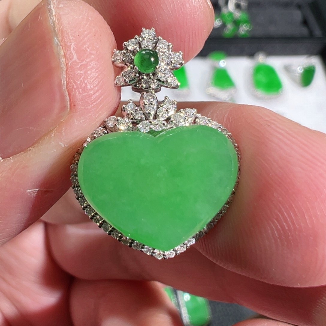 【闪购商品】翡翠吊坠(不含链)18K金镶嵌