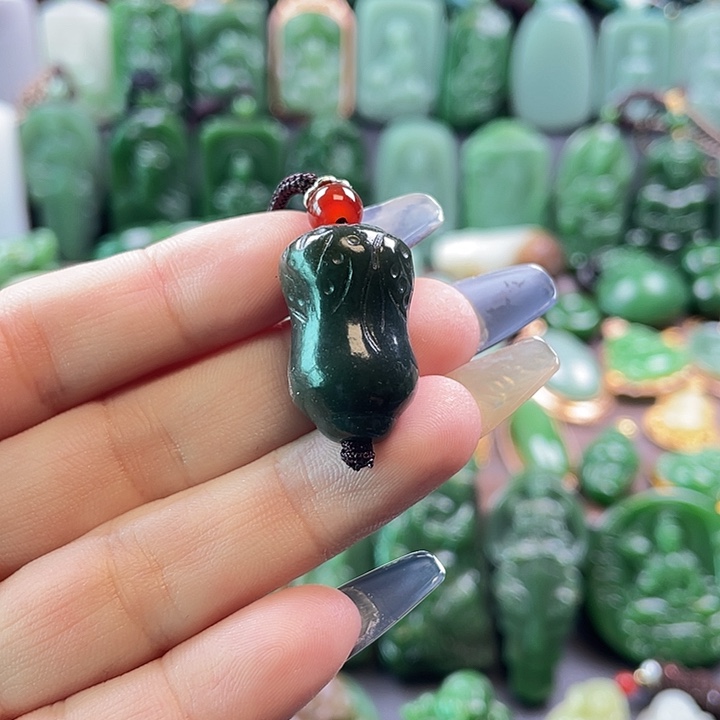 宫***和田玉未镶嵌挂件