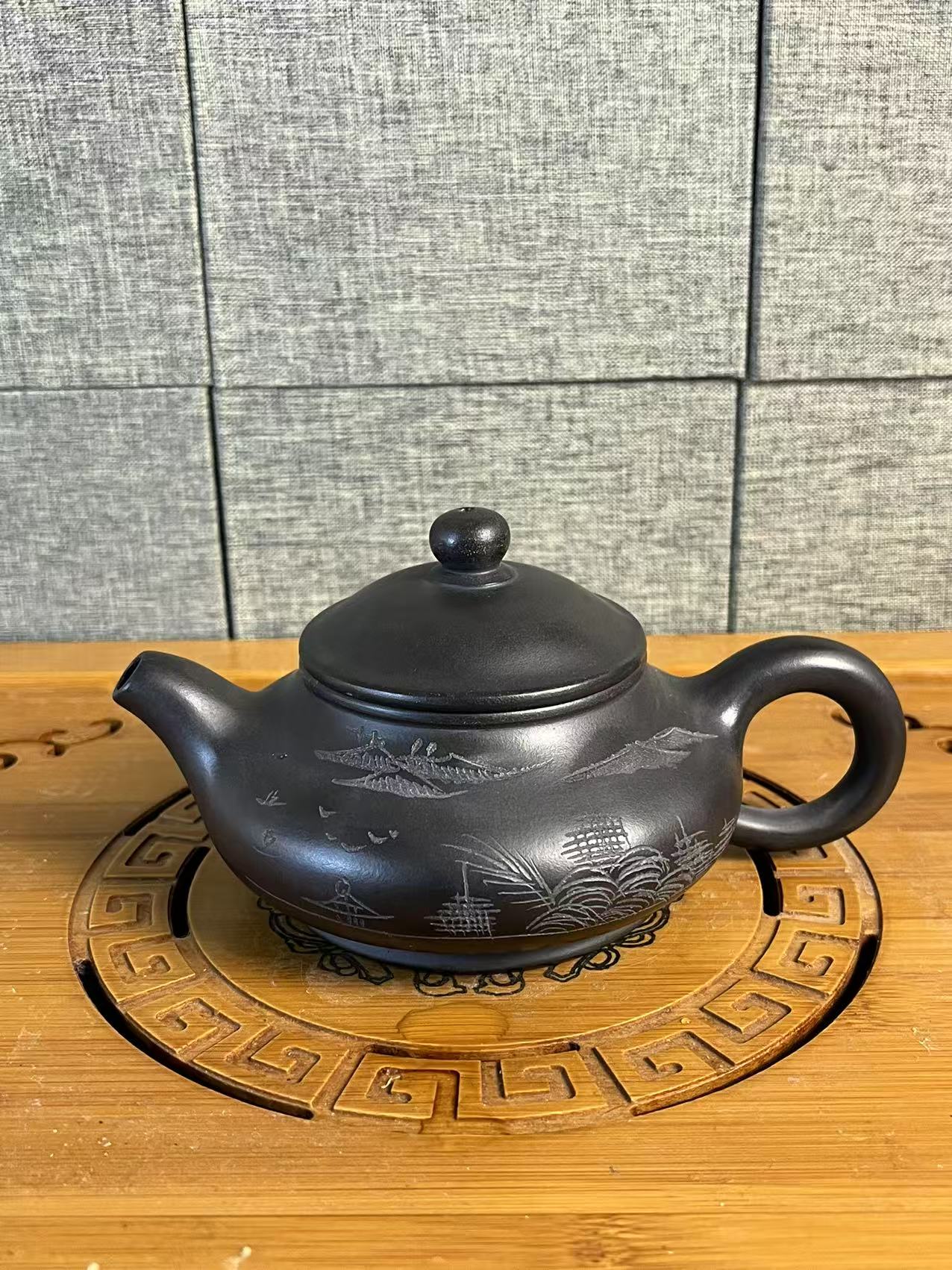 精品纯手工石黄山水扁韵紫砂茶壶