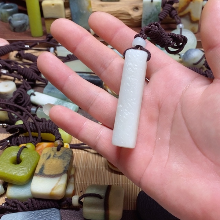 蛇纹石玉挂件未镶嵌木*