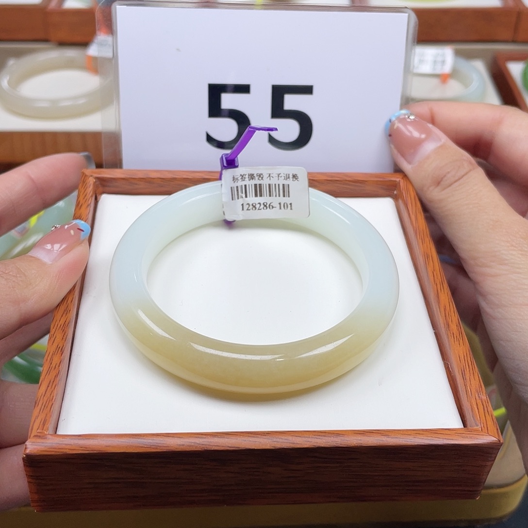 【闪购商品】未镶嵌手镯和田玉