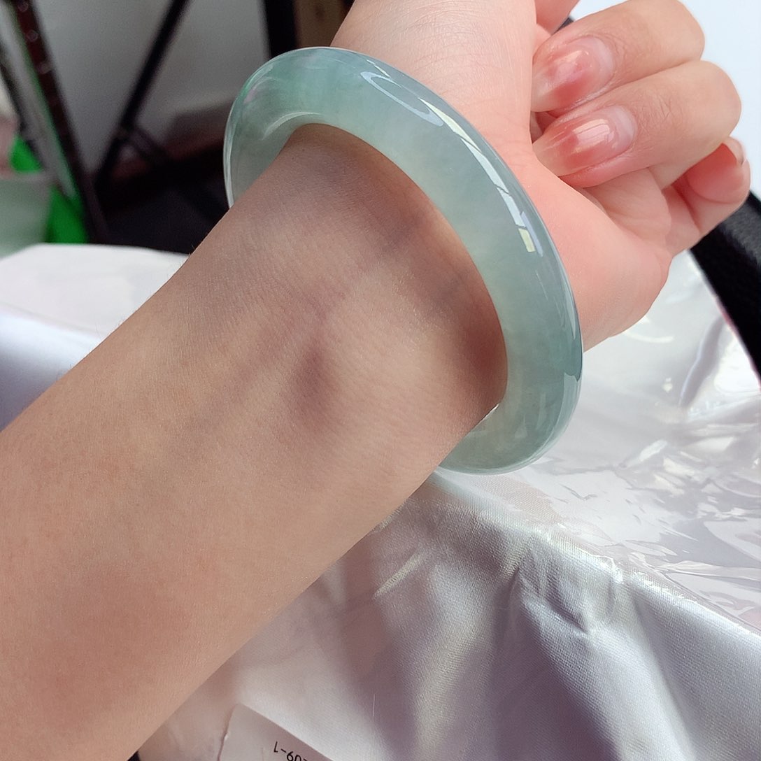 翡翠手镯未镶嵌天然A货翡翠55/56小冰海蓝之谜