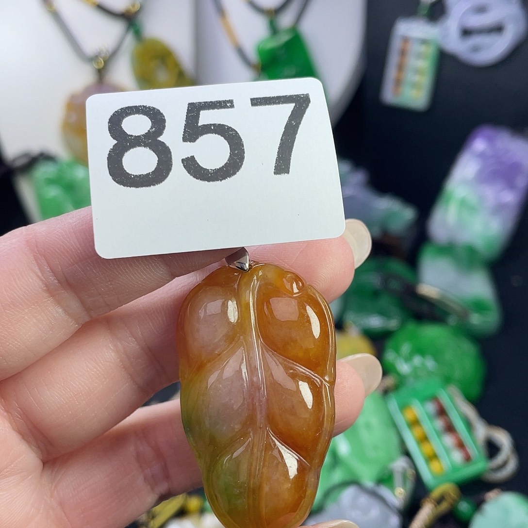 翡翠未镶嵌吊坠(赠链)