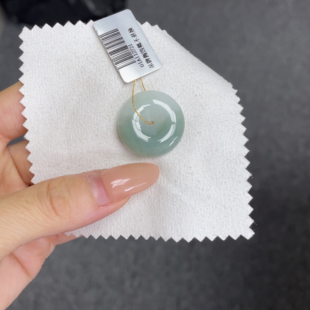 翡翠未镶嵌颈饰平安扣