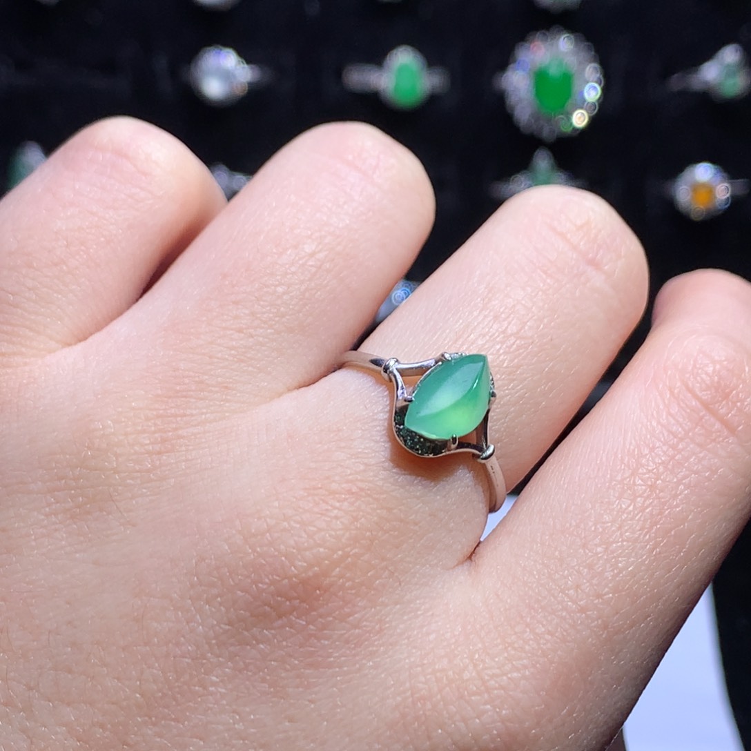 翡翠戒指银S925镶嵌天然翡翠