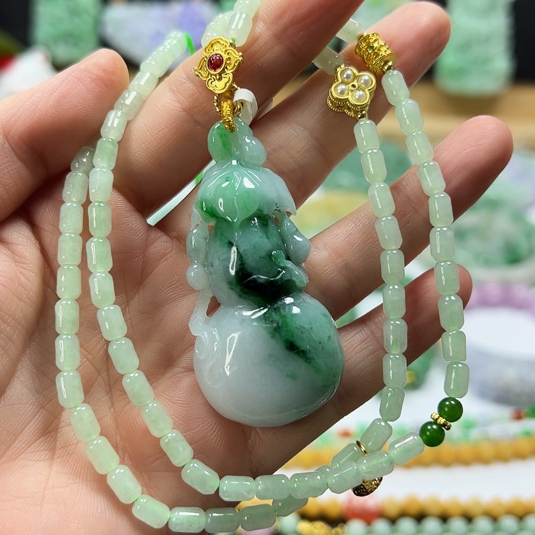 翡翠未镶嵌颈饰吊坠