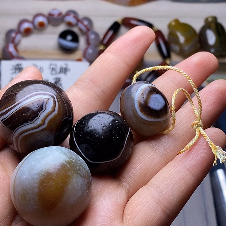 狗***孩玛瑙/玉髓合金颈饰