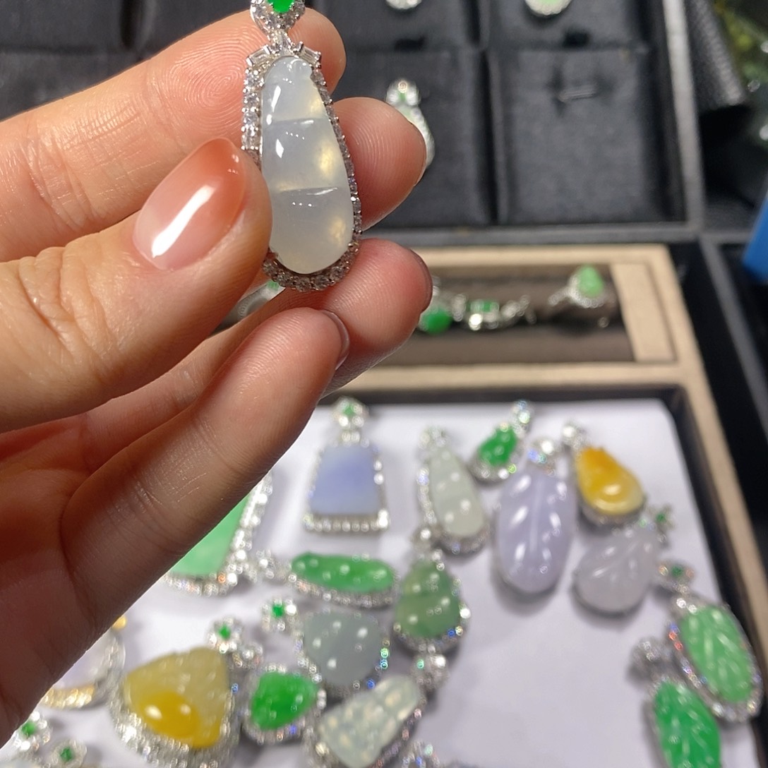 翡翠颈饰银S925镶嵌天然翡翠