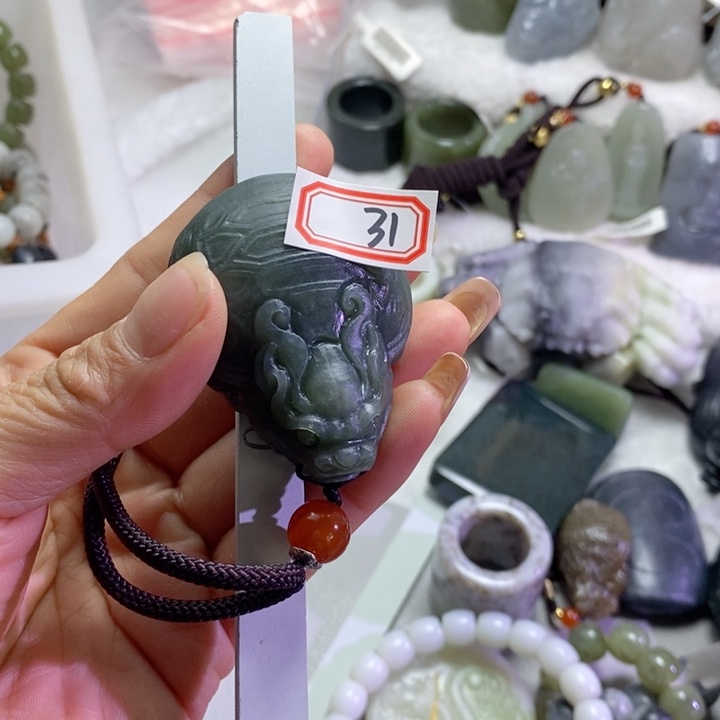 和田玉边角料未镶嵌刘*