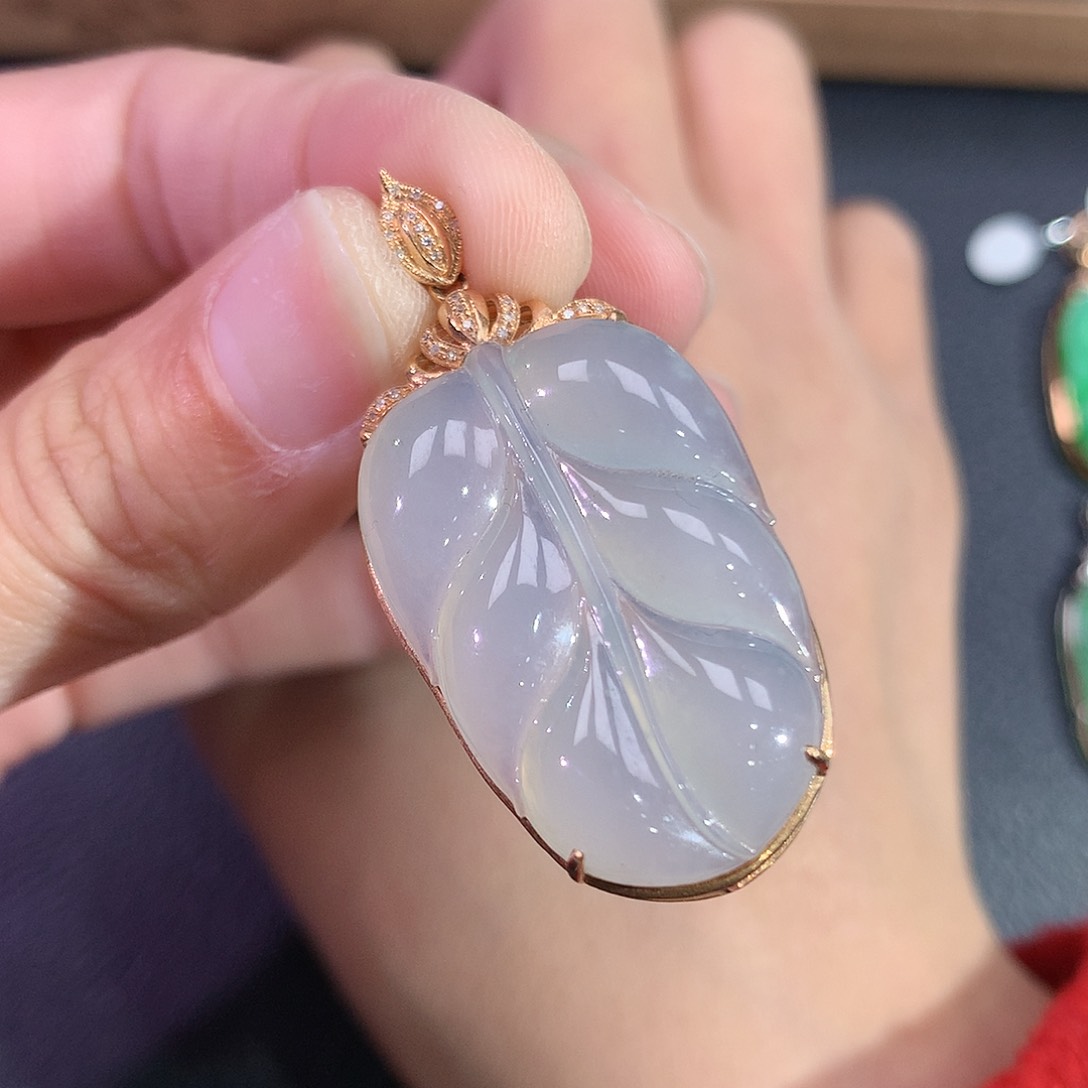 翡翠吊坠(赠链)18K金镶嵌