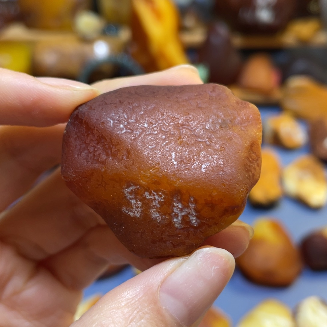 定制琥珀未镶嵌原石