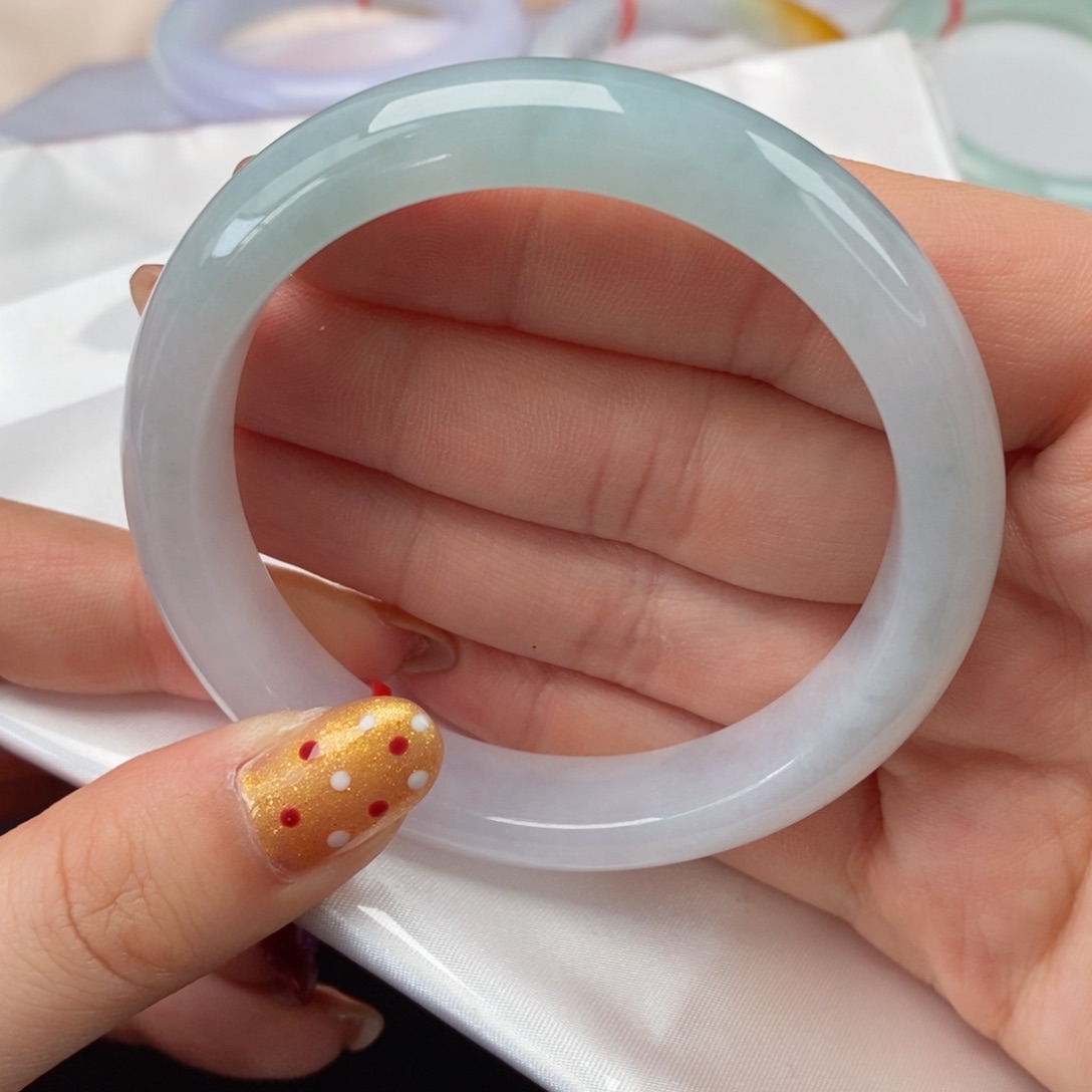 翡翠手镯未镶嵌58口