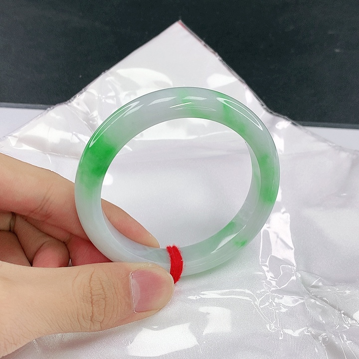 玲***.翡翠未镶嵌手镯圈56。03053