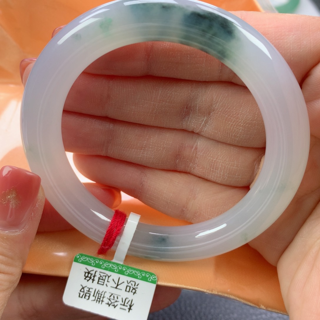 翡翠手镯未镶嵌53圈