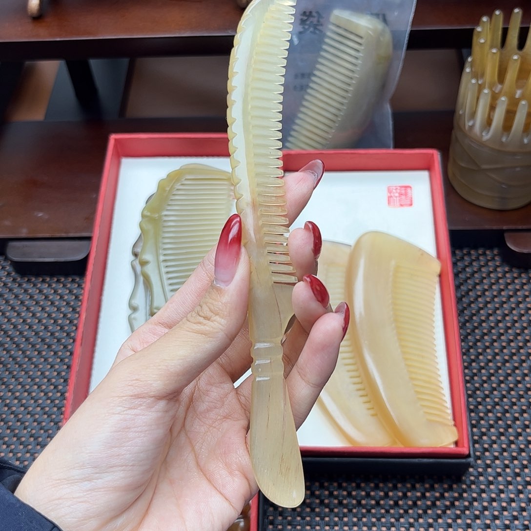 手工制作纯牛角梳子