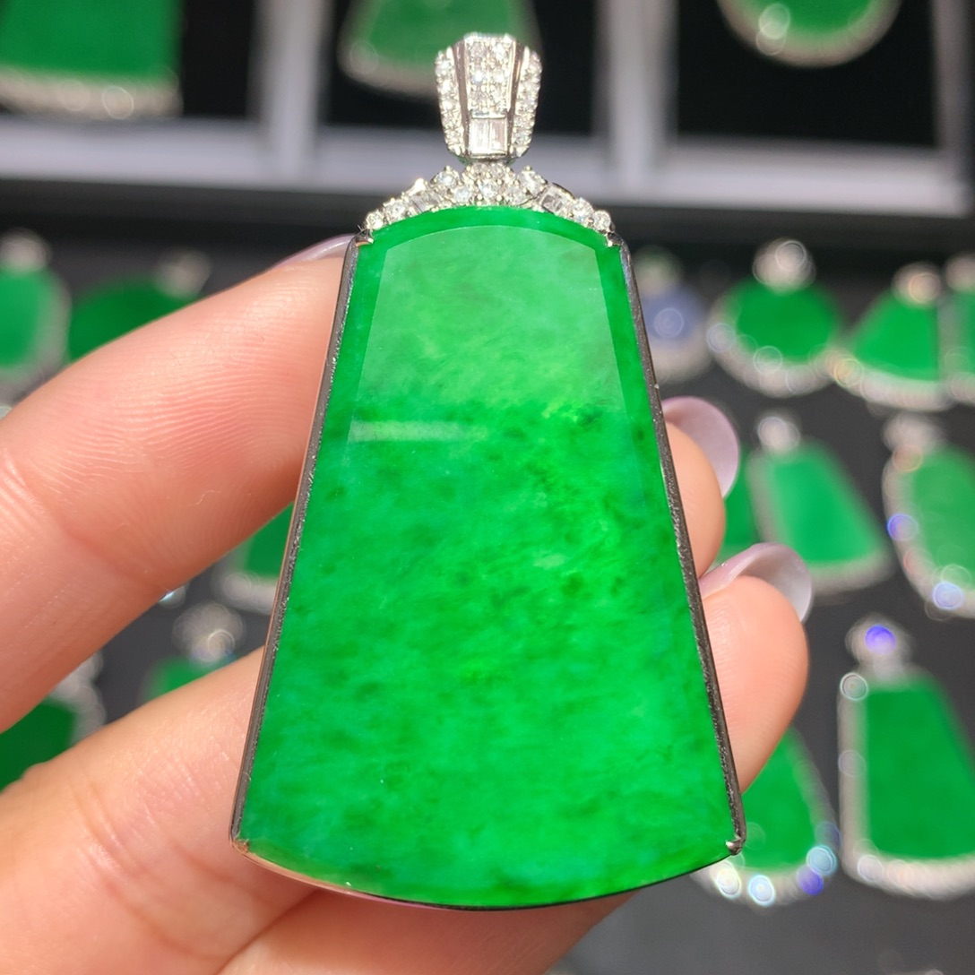 翡翠颈饰18K金镶嵌翡翠