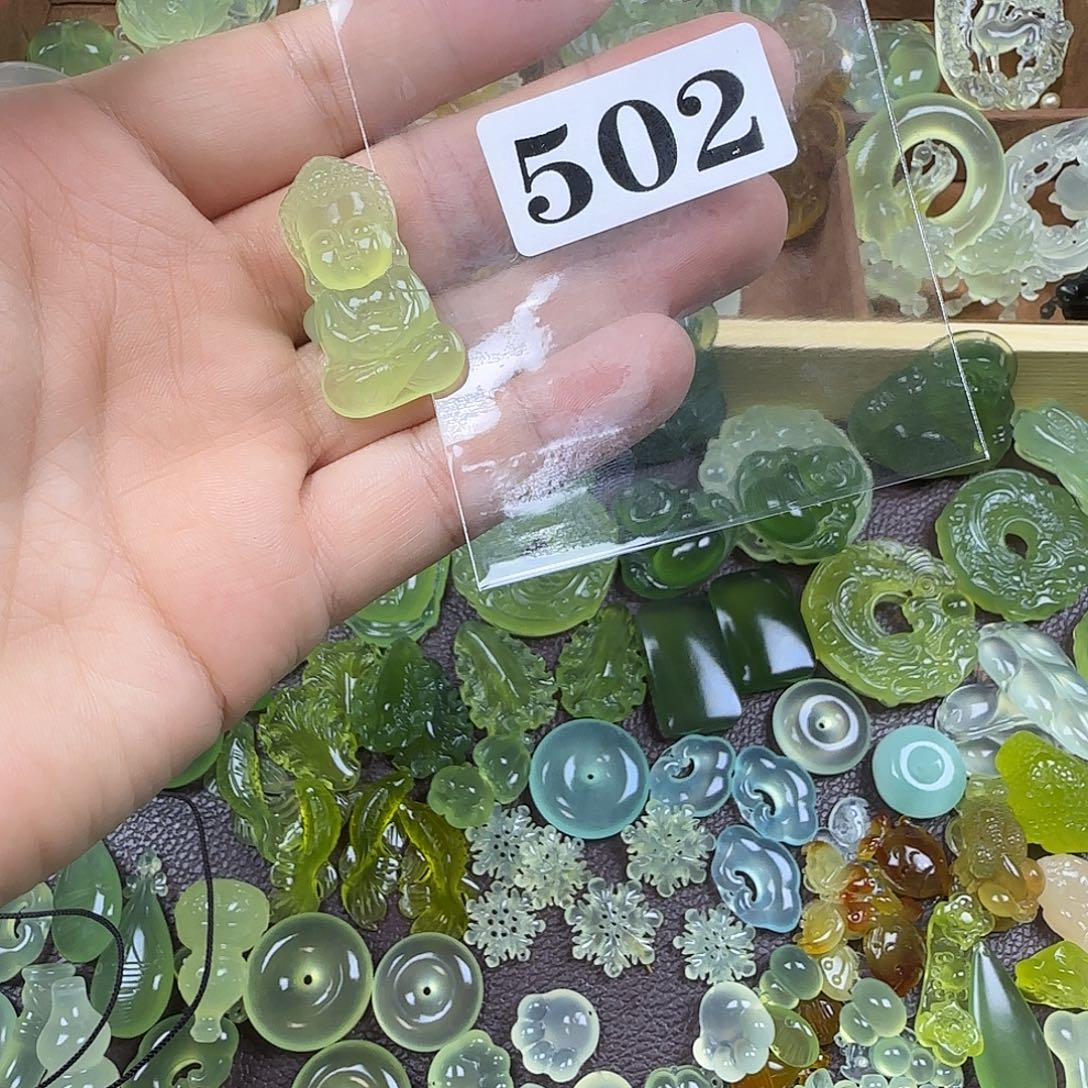 榕***曦蛇纹石玉未镶嵌岫玉吊坠