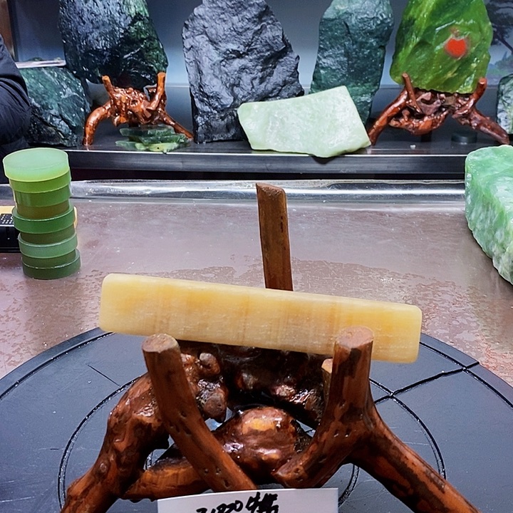 蛇纹石玉原石未镶嵌
