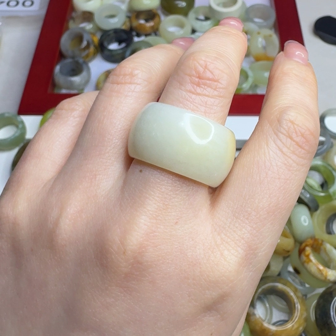 *****蛇纹石玉未镶嵌戒指
