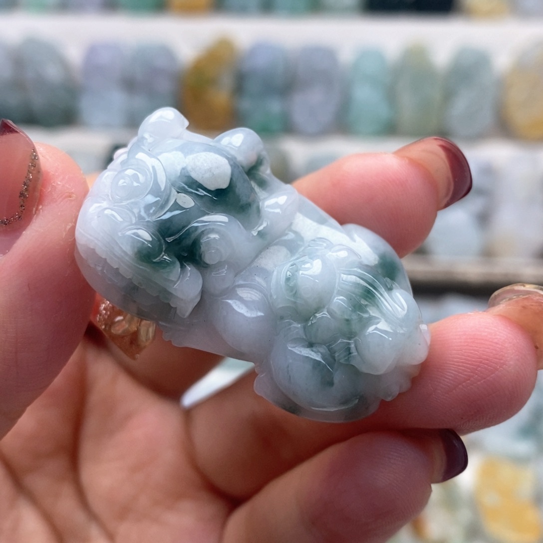 翡翠吊坠(赠链)未镶嵌