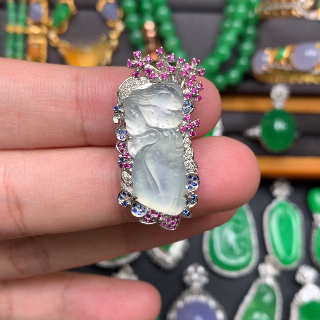 翡翠18K金镶嵌颈饰