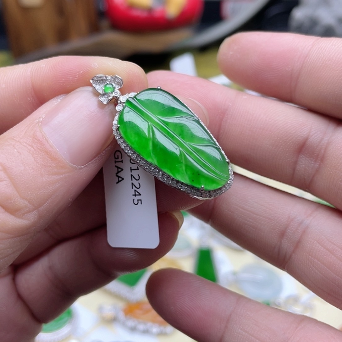 翡翠颈饰18K金镶嵌回流