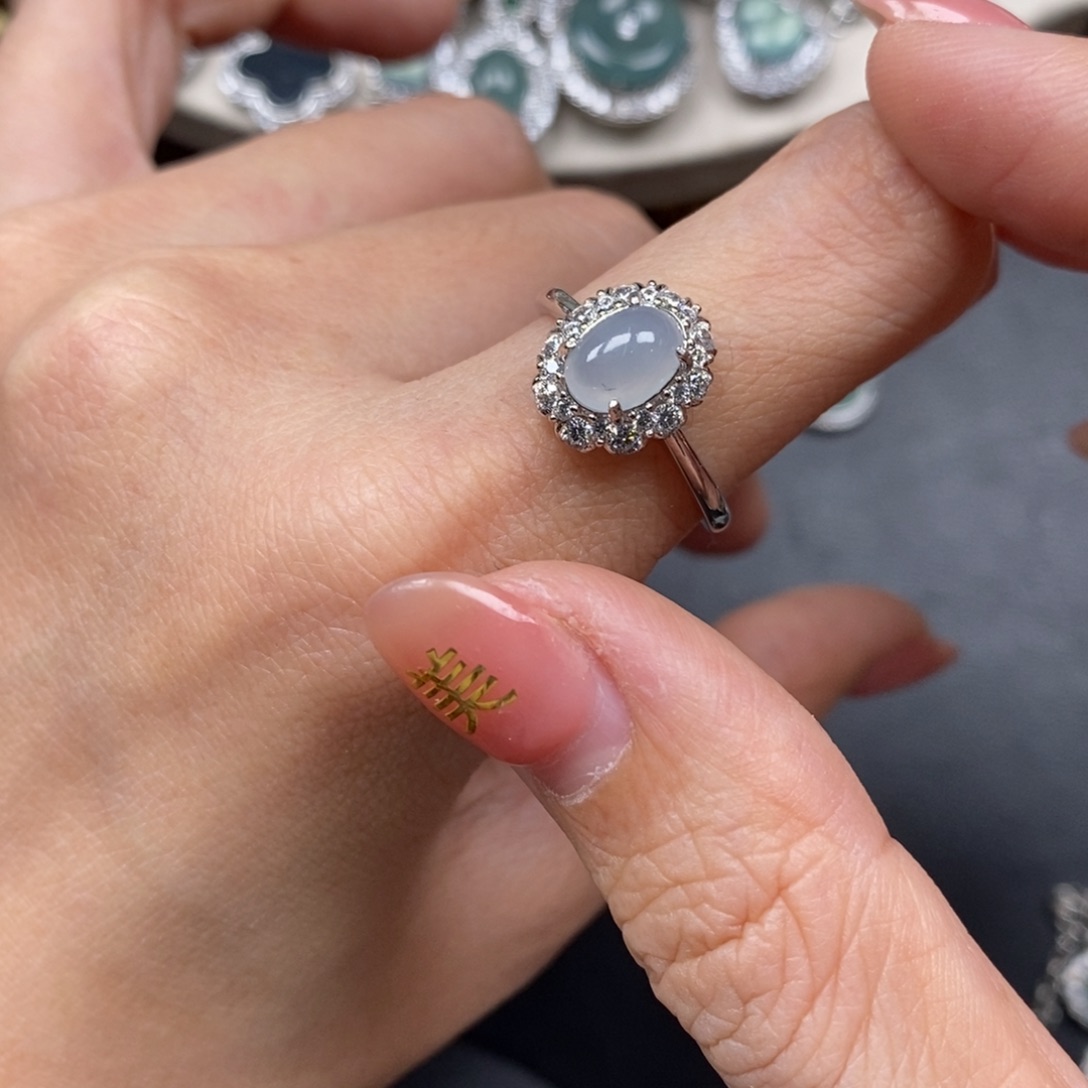 翡翠颈饰未镶嵌翡翠