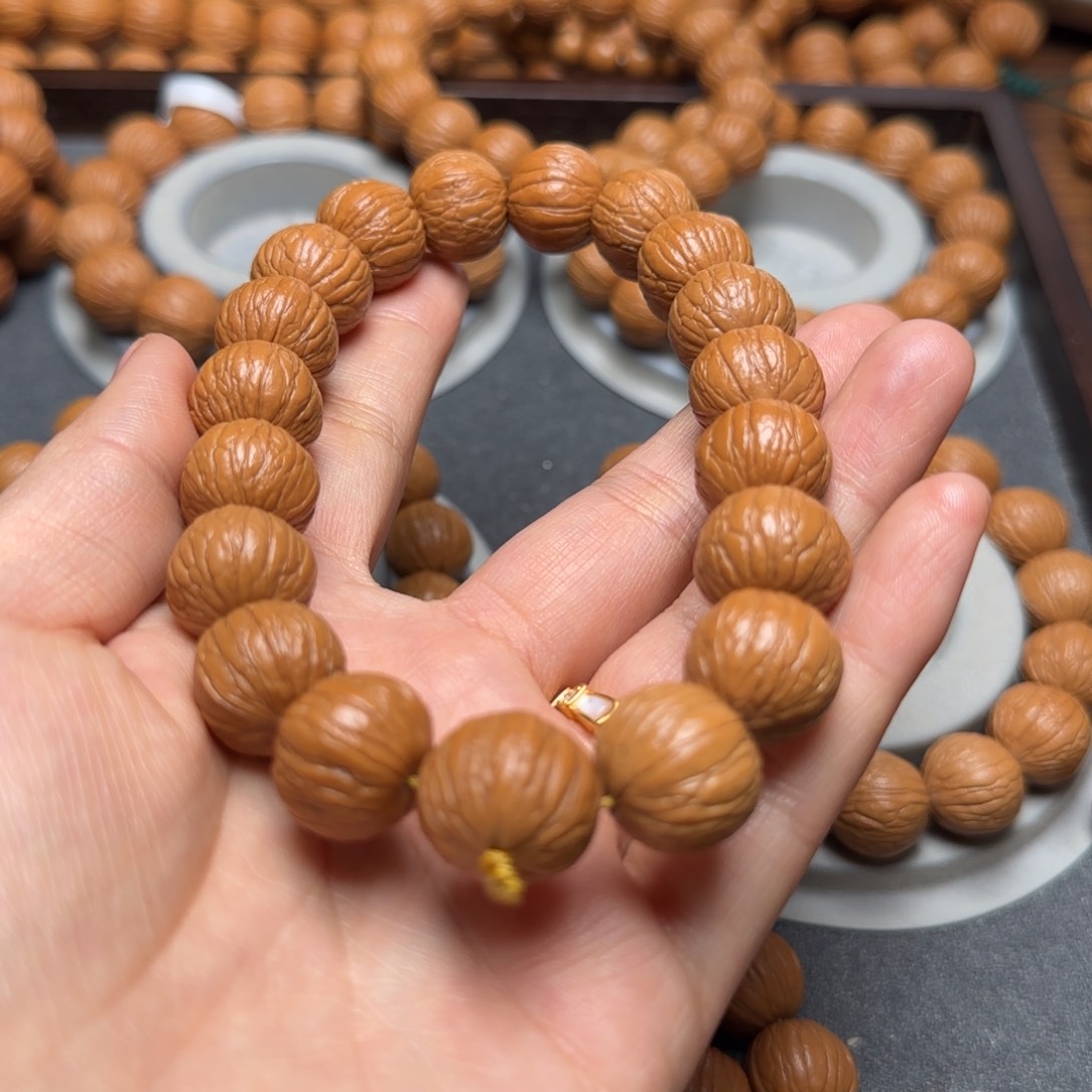 猴头核桃吊坠16 手持