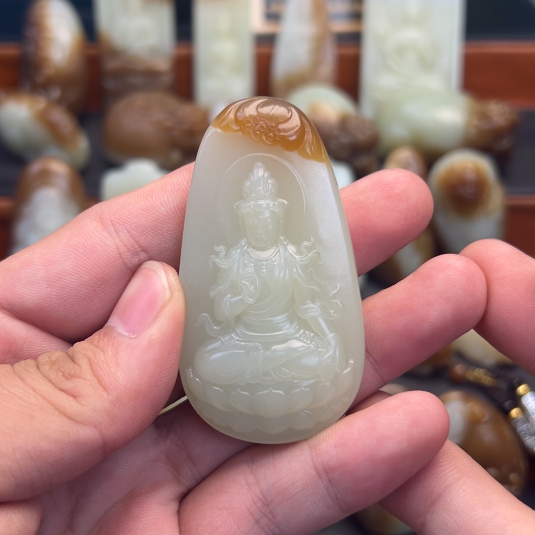 琪****和田玉（糖玉）未镶嵌颈饰