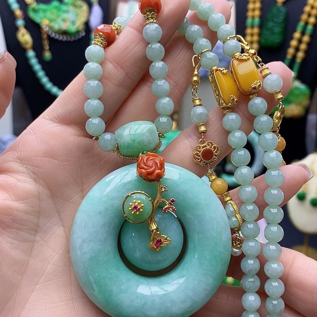 翡翠颈饰未镶嵌天然