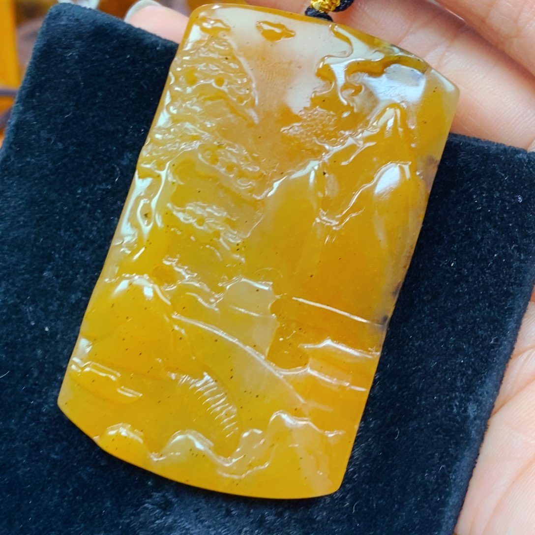 未镶嵌石英质玉（黄龙玉）颈饰