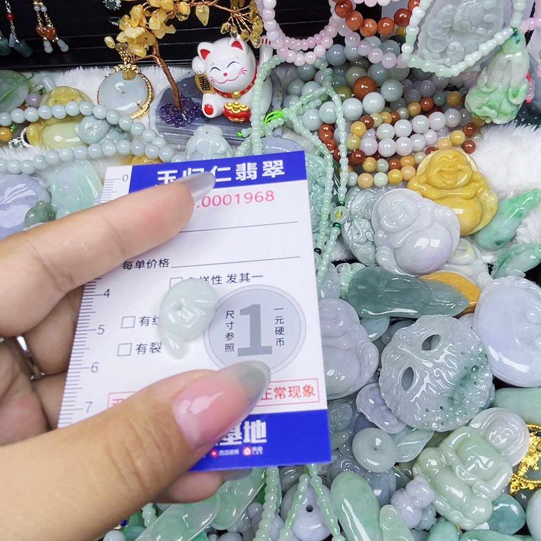 翡翠未镶嵌颈饰1111