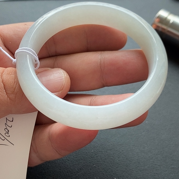 翡翠手镯未镶嵌翡翠手镯