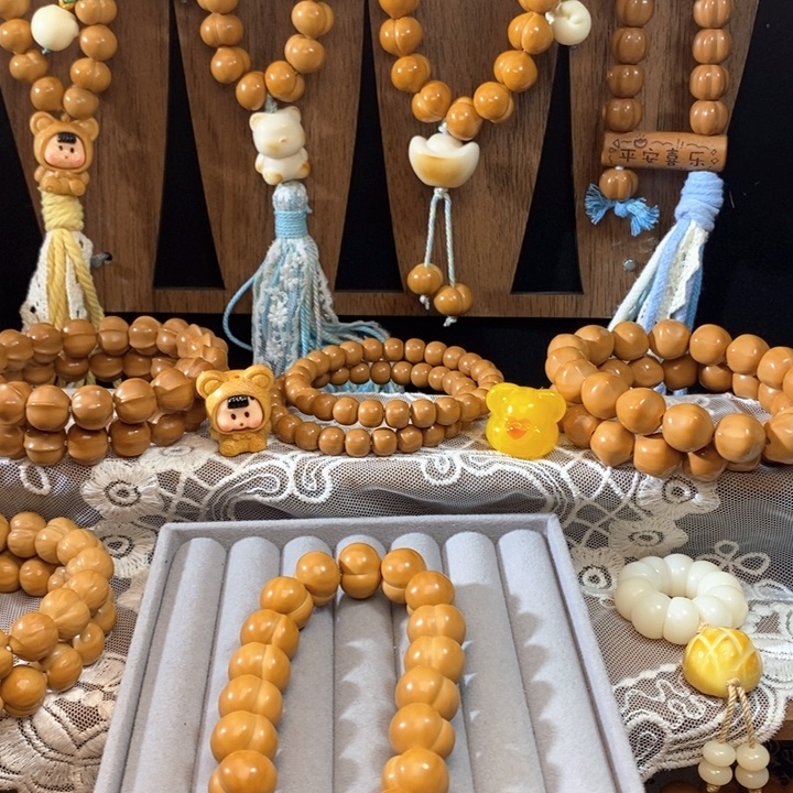 阿****吊坠猴头核桃屁桃手串