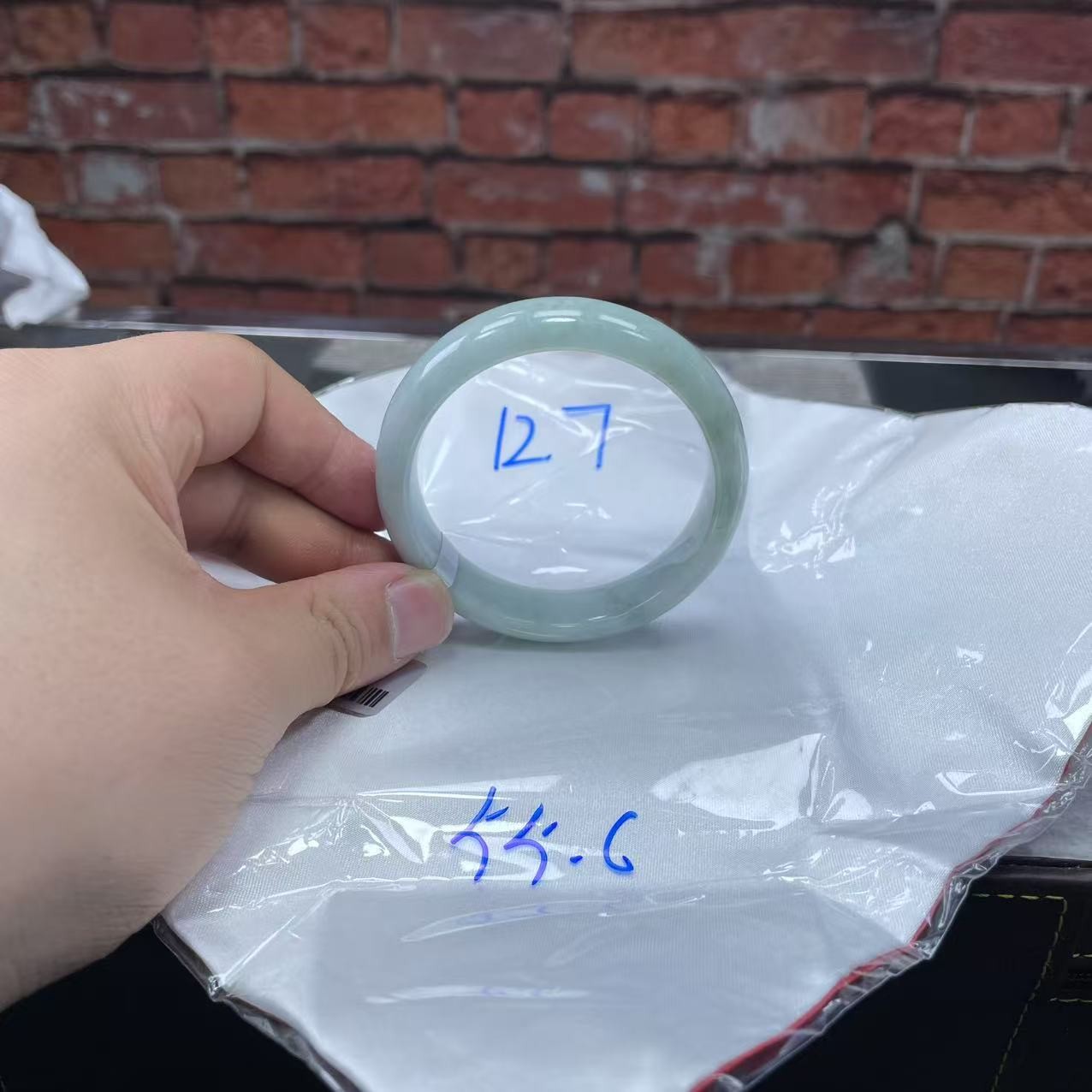 毛货手镯需精细抛光/127