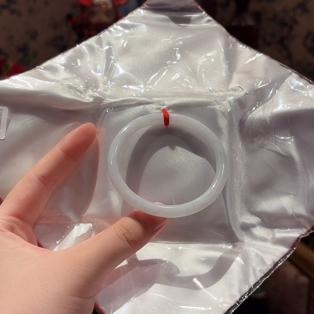 翡翠手镯未镶嵌2号，55.6圈口