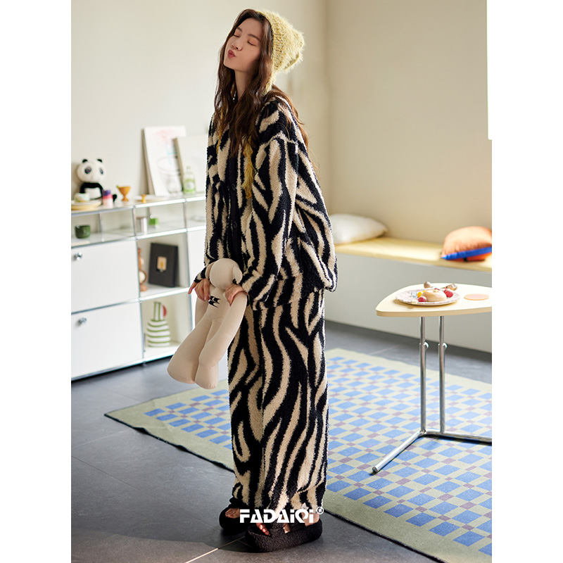 珊瑚绒睡衣女秋冬款2025新款加厚加绒雪尼绒保暖斑马纹外穿家居服