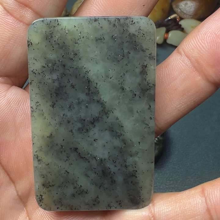 和田玉未镶嵌把件