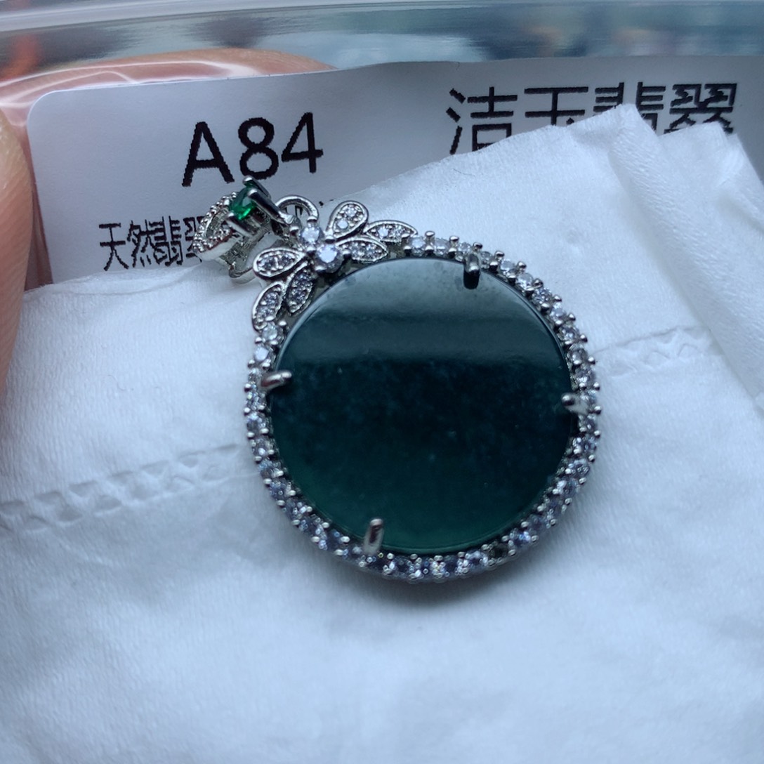 翡翠颈饰未镶嵌吊坠