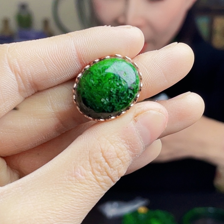 翡翠未镶嵌颈饰多样性