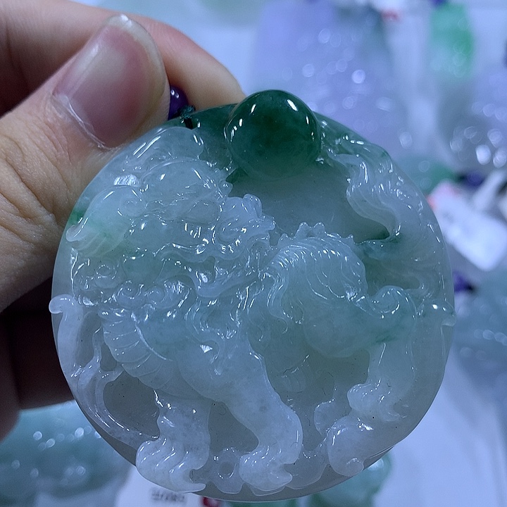 翡翠未镶嵌颈饰天然翡翠A货吊坠