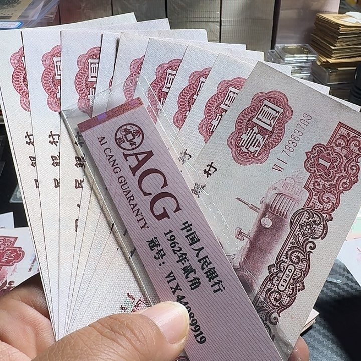 刘***傅全新拖拉机10张…………