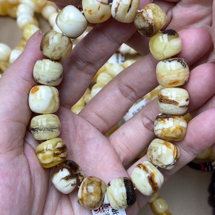 琥珀未镶嵌珠宝奇石4