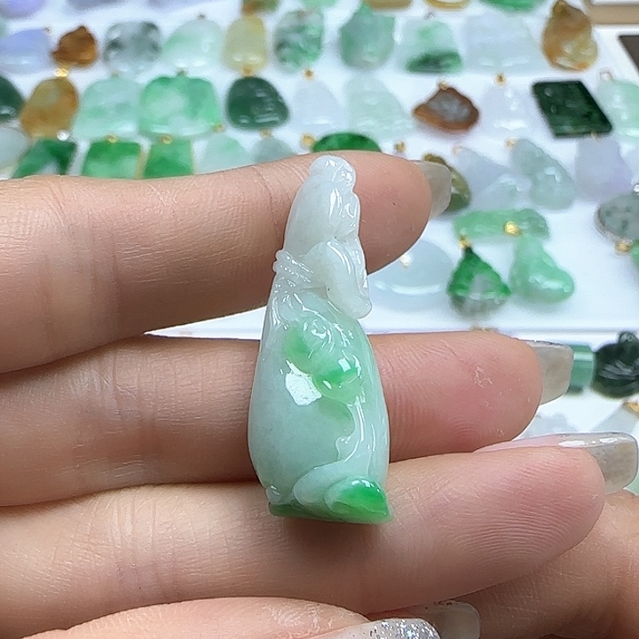 翡翠颈饰未镶嵌飘绿福袋