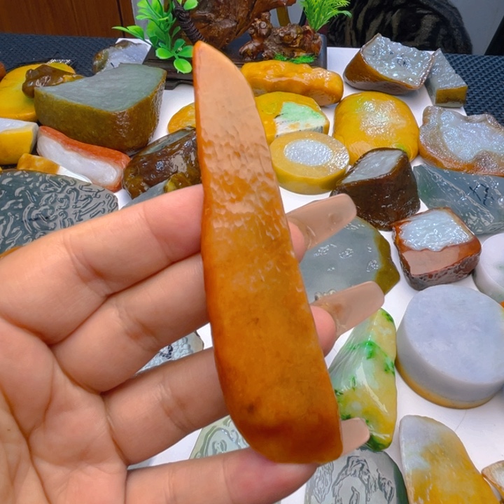 翡翠挂件未镶嵌翡翠