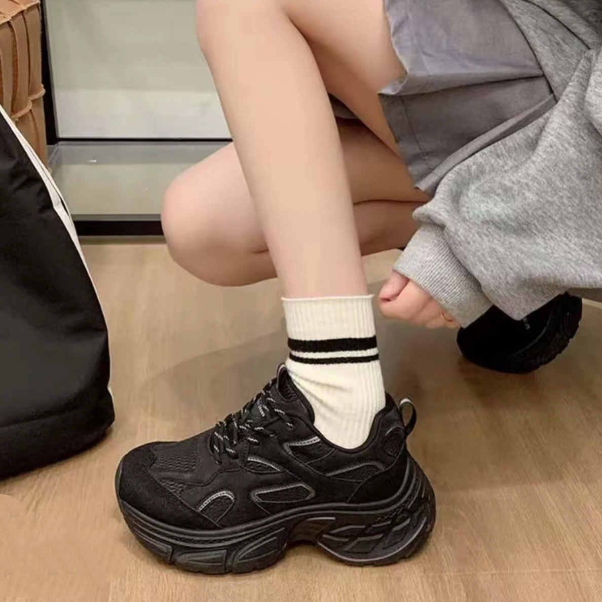 爆款板鞋女2025年秋冬新款百搭小众厚底休闲运动鞋透气软底小白鞋